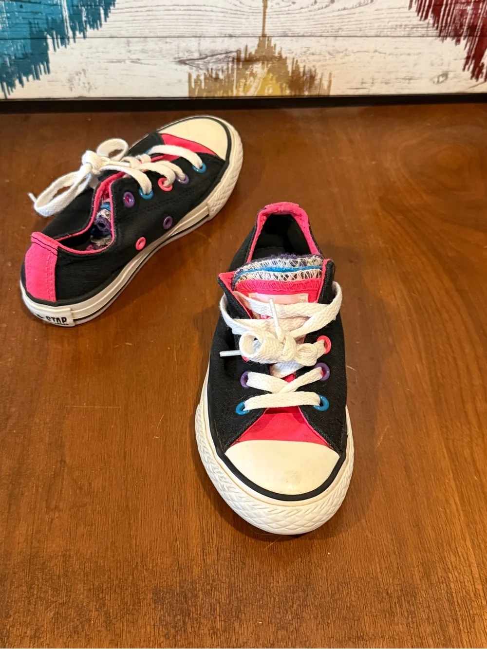 Classic Kids Low-Top Sneakers in Navy and Pink